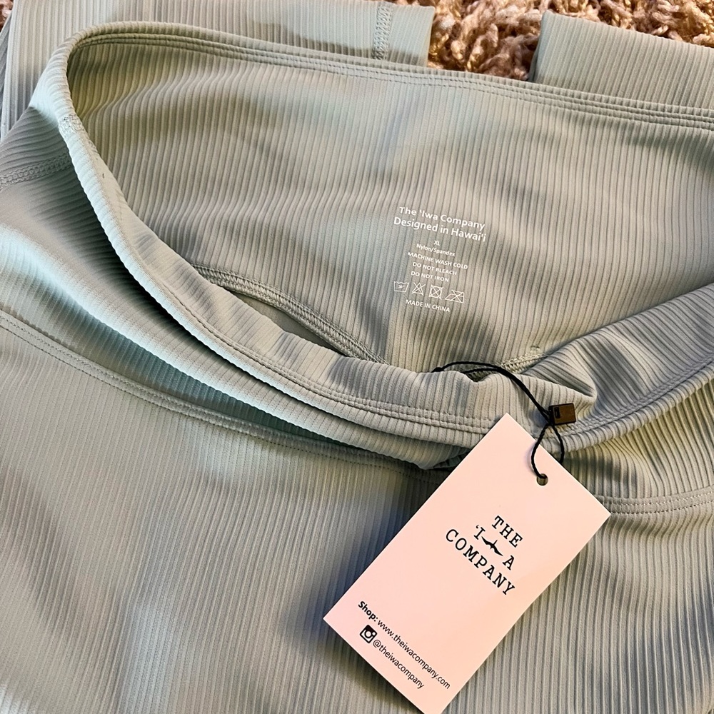 Iwa company leggings